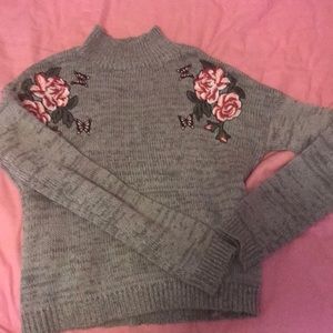 Flower 🌸 patch gray sweater